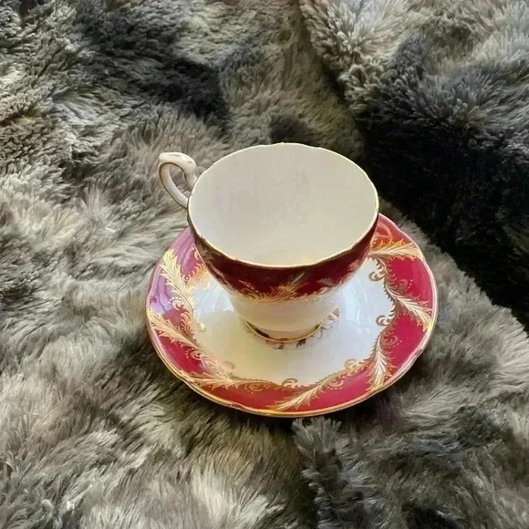 Red Paragon Tea  Cup And Saucer, Maroon red with flowers - Picture 2 of 12